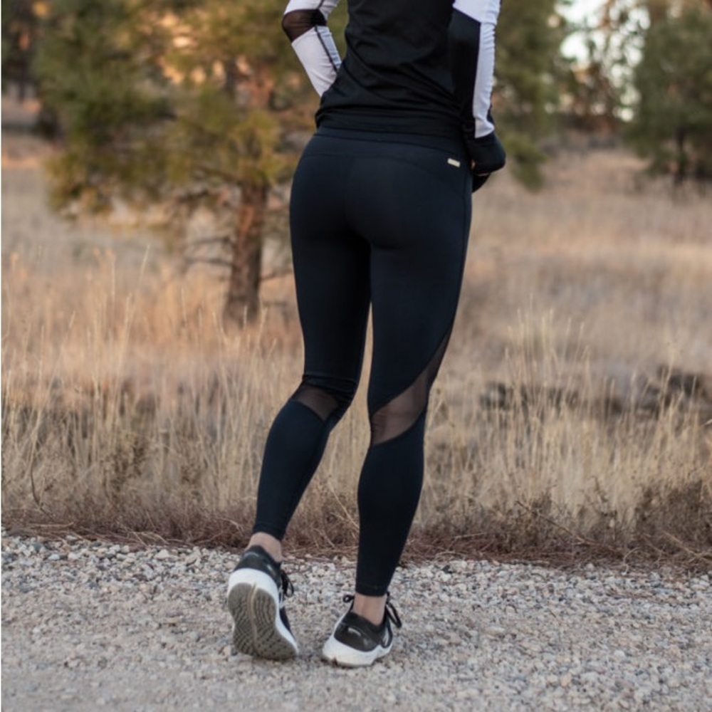 Alala compression captain 7/8 ankle tights in black